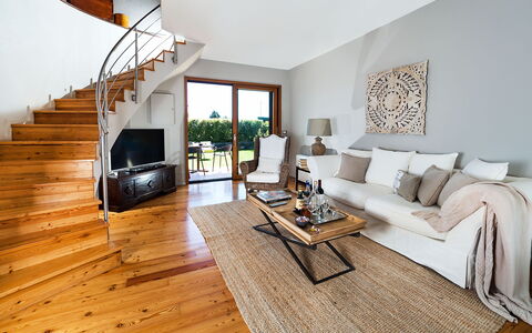 Casa Bedda - Viagrande, Sicilia: Couch, Møbel, Bord, Komfort, Træ, Stue, Plante, Indretning, Bygning, Etage