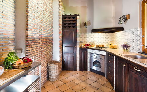 Casa Bedda - Viagrande, Sicilia: Ejendom, Cabinetry, Countertop, Træ, Håndvask, Indretning, Komfur, Køkken, Husholdningsapparat, Gulvbelægning