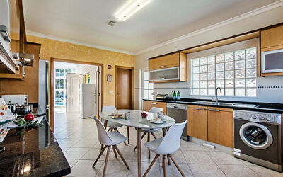 Demi - Vip Properties