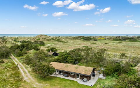 Lagho - 500M from the Sea: Loft, Gulvbelægning, Indretning, Etage, Kompositmateriale, Møbel, Udvej, Hotel, Design, Dagslys