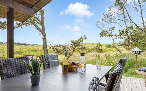 Lagho - 500M from the Sea: Loft, Gulvbelægning, Indretning, Etage, Kompositmateriale, Møbel, Udvej, Hotel, Design, Dagslys