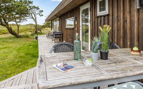 Lagho - 500M from the Sea: Loft, Gulvbelægning, Indretning, Etage, Kompositmateriale, Møbel, Udvej, Hotel, Design, Dagslys