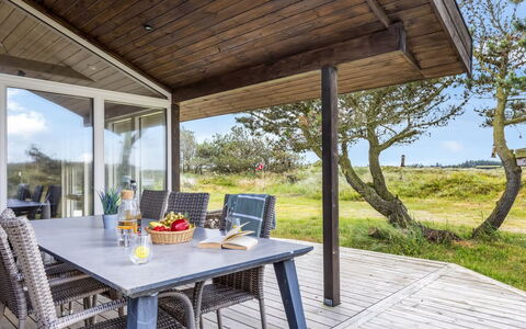 Lagho - 500M from the Sea: Loft, Gulvbelægning, Indretning, Etage, Kompositmateriale, Møbel, Udvej, Hotel, Design, Dagslys