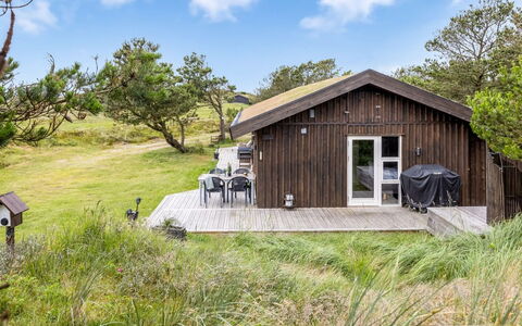 Lagho - 500M from the Sea: Loft, Gulvbelægning, Indretning, Etage, Kompositmateriale, Møbel, Udvej, Hotel, Design, Dagslys