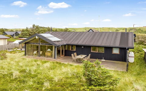 Gidske - 300M from the Sea: Træ, Gulvbelægning, Indretning, Etage, Møbel, Trægulve, Værelse, Loft, Bejdse, Hårdttræ