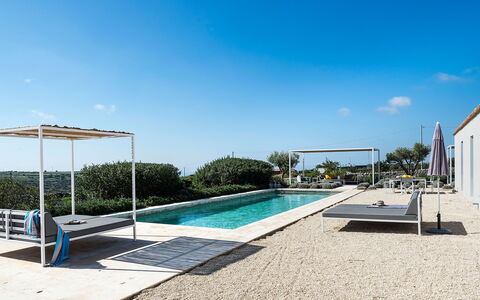 Villa Carmelita - Ragusa, Sicilia: Himmel, Vand, Daytime, Svømmepøl, Træ, Skygge, Krop Af Vand, Udendørs Møbler, Rektangel, Fritid