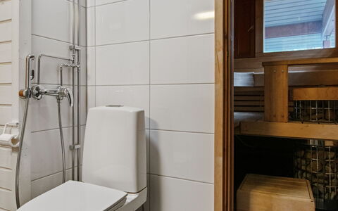 Kanerva 4: Gulvbelægning, Træ, Etage, Sanitærarmatur, Indretning, Toilet, Badeværelse, Toiletbræt, Vvs, Tap