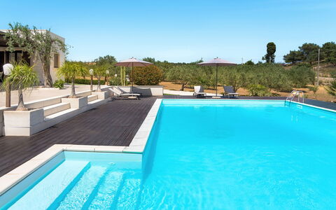 Casa Cortese - Noto, Sicilia: Vand, Plante, Himmel, Svømmepøl, Azure, Træ, Skygge, Fritid, Græs, Udendørs Møbler