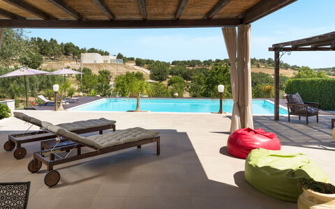 Casa Cortese - Noto, Sicilia: Himmel, Ejendom, Møbel, Plante, Vand, Svømmepøl, Udendørs Møbler, Indretning, Skygge, Bygning