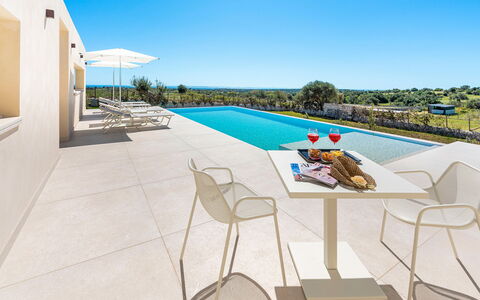 Villa Argento - Rosolini, Sicilia: Himmel, Bygning, Azure, Udendørs Møbler, Indretning, Skygge, Bord, Svømmepøl, Fritid, Urban Design