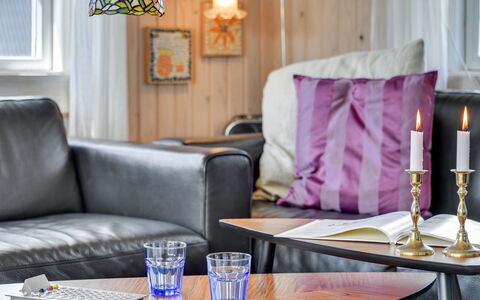 Heilo - from the Sea: Møbel, Indretning, Couch, Gulvbelægning, Stue, Bord, Belysning, Hjem, Etage, Værelse