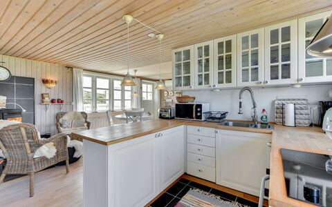 Heilo - from the Sea: Køkken, Træ, Møbel, Gulvbelægning, Indretning, Countertop, Loft, Cabinetry, Etage, Hjem