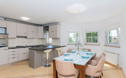 Secret Gem: Indretning, Møbel, Gulvbelægning, Loft, Træ, Etage, Køkken, Countertop, Cabinetry, Belysning