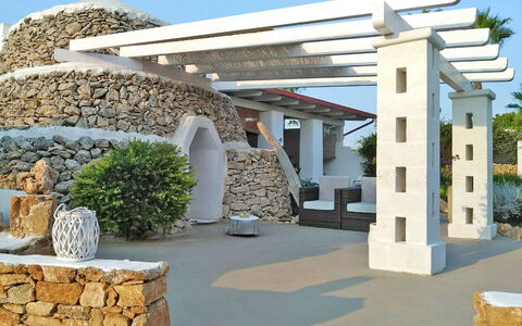Villa Trullo - Torricella, Puglia: Ejendom, Himmel, Plante, Azure, Belysning, Arkitektur, Skygge, Boligområde, Landskab, Ejendom