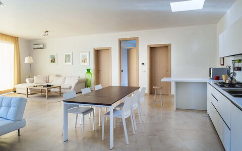 Casapietra - Scicli, Sicilia: Bord, Møbel, Cabinetry, Countertop, Couch, Træ, Stol, Belysning, Køkken, Indretning