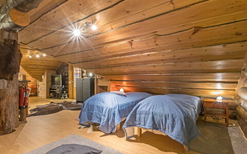 Menninkäisenkolo: Møbel, Indretning, Gulvbelægning, Etage, Bord, Loft, Køkken & Spisebord, Belysning, Stol, Hjem