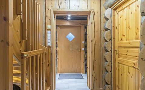 Menninkäisenkolo: Møbel, Indretning, Gulvbelægning, Etage, Bord, Loft, Køkken & Spisebord, Belysning, Stol, Hjem