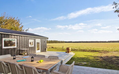 Tuukka - 350M from the Sea: Loft, Gulvbelægning, Indretning, Etage, Kompositmateriale, Møbel, Udvej, Hotel, Design, Dagslys