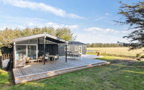 Tuukka - 350M from the Sea: Loft, Gulvbelægning, Indretning, Etage, Kompositmateriale, Møbel, Udvej, Hotel, Design, Dagslys