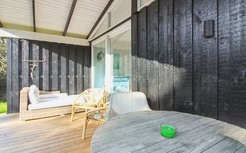 Tuukka - 350M from the Sea: Loft, Gulvbelægning, Indretning, Etage, Kompositmateriale, Møbel, Udvej, Hotel, Design, Dagslys
