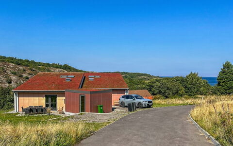Sasser - 450M from the Sea: Møbel, Indretning, Stol, Gulvbelægning, Bord, Udvej, Etage, Loft, Værelse, Eco Hotel