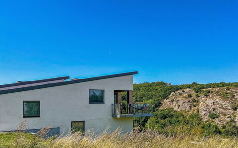 Sasser - 450M from the Sea: Møbel, Indretning, Stol, Gulvbelægning, Bord, Udvej, Etage, Loft, Værelse, Eco Hotel