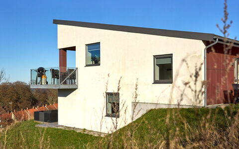 Rossella - 450M from the Sea: Træ, Tag, Arkitektur, Hjem, Hus, Sommerhus, Sidespor, Hårdttræ, Hældning, Estate