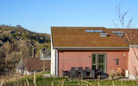 Rossella - 450M from the Sea: Træ, Tag, Arkitektur, Hjem, Hus, Sommerhus, Sidespor, Hårdttræ, Hældning, Estate