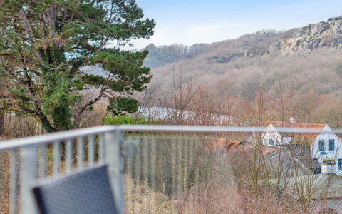 Rossella - 450M from the Sea: Træ, Tag, Arkitektur, Hjem, Hus, Sommerhus, Sidespor, Hårdttræ, Hældning, Estate