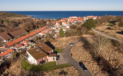 Rossella - 450M from the Sea: Træ, Tag, Arkitektur, Hjem, Hus, Sommerhus, Sidespor, Hårdttræ, Hældning, Estate