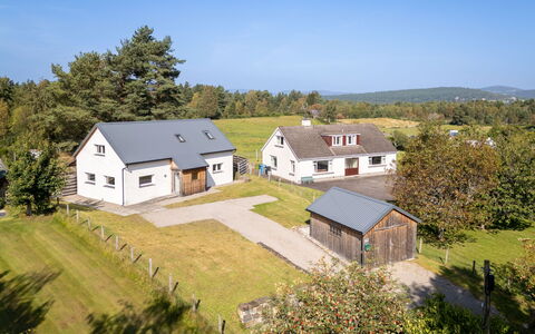 Muir Edge: Plante, Bygning, Himmel, Ejendom, Vindue, Træ, Naturlige Landskab, Hus, Highland, Land Lot