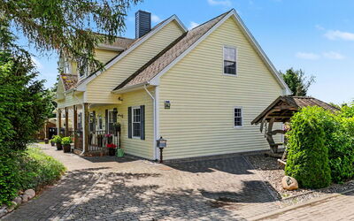 Zinnowitz 604: Bygning, Hus, Hjem, Boligområde, Tag, Busk, Sommerhus, Sidespor, Dør