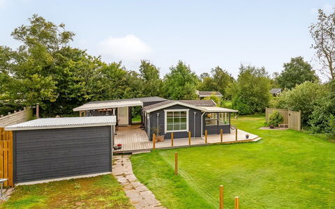 Holte - 750M from the Sea: Hjem, Sommerhus, Garden Bygninger, Have, Gård, Skur, Lawn, Backyard, Sidespor, Stuehus