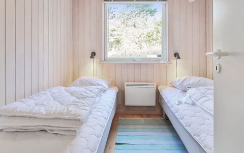 Jakko - 2.6Km from the Sea: Træ, Soveværelse, Seng, Sengetøj, Sengetøj, Etage, Hjem, Bed Frame, Loft, Planke