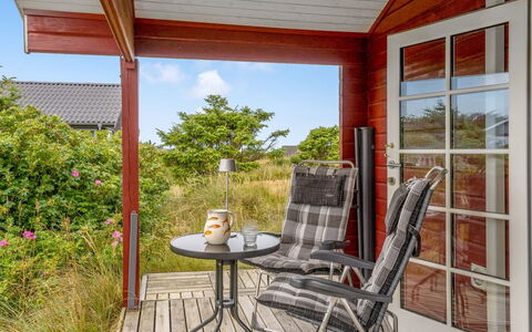 Patti - 280M from the Sea: Træ, Møbel, Veranda, Udendørs Møbler, Dør, Stol, Sommerhus, Land Lot, Hjem, Garden Bygninger