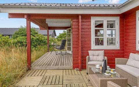Patti - 280M from the Sea: Hus, Hjem, Dør, Tag, Sommerhus, Estate, Have, Skygge, Sidespor, Gård