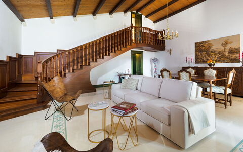 Casa Desiderio - Siracusa, Sicilia: Møbel, Couch, Bygning, Bord, Indretning, Stue, Billedramme, Hus, Stueplante, Etage