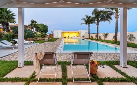 Casa Ocra - Misiliscemi, Sicilia: Plante, Vand, Himmel, Bygning, Ejendom, Azure, Træ, Svømmepøl, Udendørs Møbler, Skygge