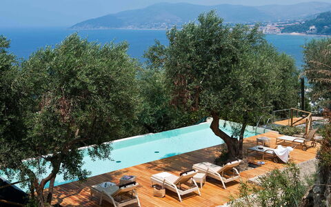 Pietramare - Castellabate, Campania: Vand, Plante, Ejendom, Himmel, Natur, Azure, Svømmepøl, Naturlige Landskab, Udendørs Møbler, Træ