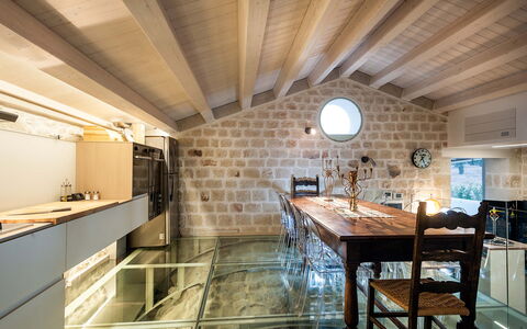 Casa Masseria - Scicli, Sicilia: Cabinetry, Bord, Træ, Bygning, Køkken, Gulvbelægning, Etage, Countertop, Bjælke, Hårdttræ