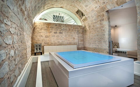 Casa Masseria - Scicli, Sicilia: Ejendom, Bygning, Vindue, Azure, Bord, Træ, Svømmepøl, Arkitektur, Indretning, Etage