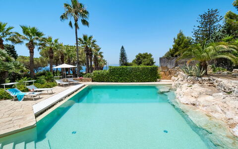 Villa Diamante - Siracusa, Sicilia: Vand, Plante, Himmel, Ejendom, Svømmepøl, Træ, Azure, Bygning, Fritid, Arecales