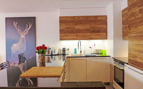 Corfou a 5: Cabinetry, Countertop, Ejendom, Tap, Håndvask, Køkkenvask, Træ, Køkken, Indretning, Gulvbelægning