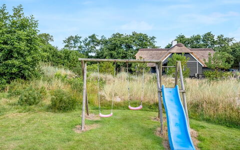 Malti - 1.3Km from the Sea: Legetøjsrutsjebane, Legepladsudstyr, Land Lot, Chute, Have, Lawn, Legeplads, Landscaping, Skygge, Parkere