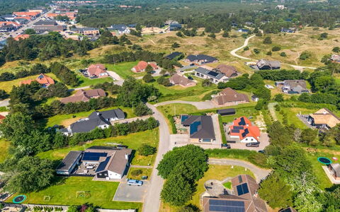 Malti - 1.3Km from the Sea: Boligområde, Fugleperspektiv, Landskab, Hjem, Luftfotografering, Forstad, Urban Design, Landdistrikt, Estate, Landsby