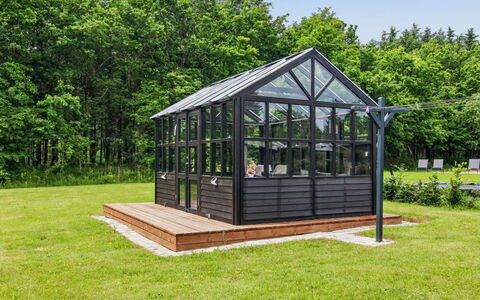 Alois - 31Km from the Sea: Have, Skygge, Glas, Udendørs Struktur, Dagslys, Design, Hårdttræ, Garden Bygninger, Stål