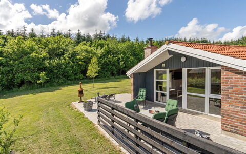 Alois - 31Km from the Sea: Hjem, Sommerhus, Estate, Stuehus, Garden Bygninger, Lawn, Sidespor, Gård, Veranda, Landscaping