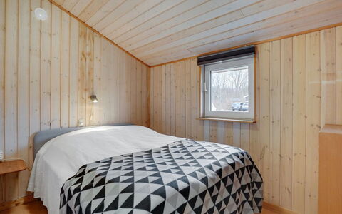 Alois - 31Km from the Sea: Træ, Loft, Indretning, Soveværelse, Etage, Værelse, Bejdse, Hårdttræ, Planke, Seng