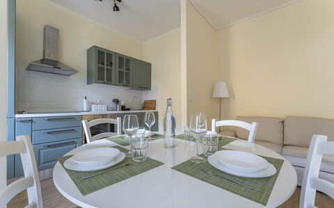 Spacious Apartment In Sori With Large Terrace - So: Bord, Møbel, Ejendom, Bordservice, Stol, Countertop, Cabinetry, Træ, Belysning, Tallerkner