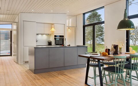 Herlugh - 10M from the Sea: Møbel, Gulvbelægning, Køkken, Indretning, Trægulve, Etage, Countertop, Køkken Apparat, Træ, Loft
